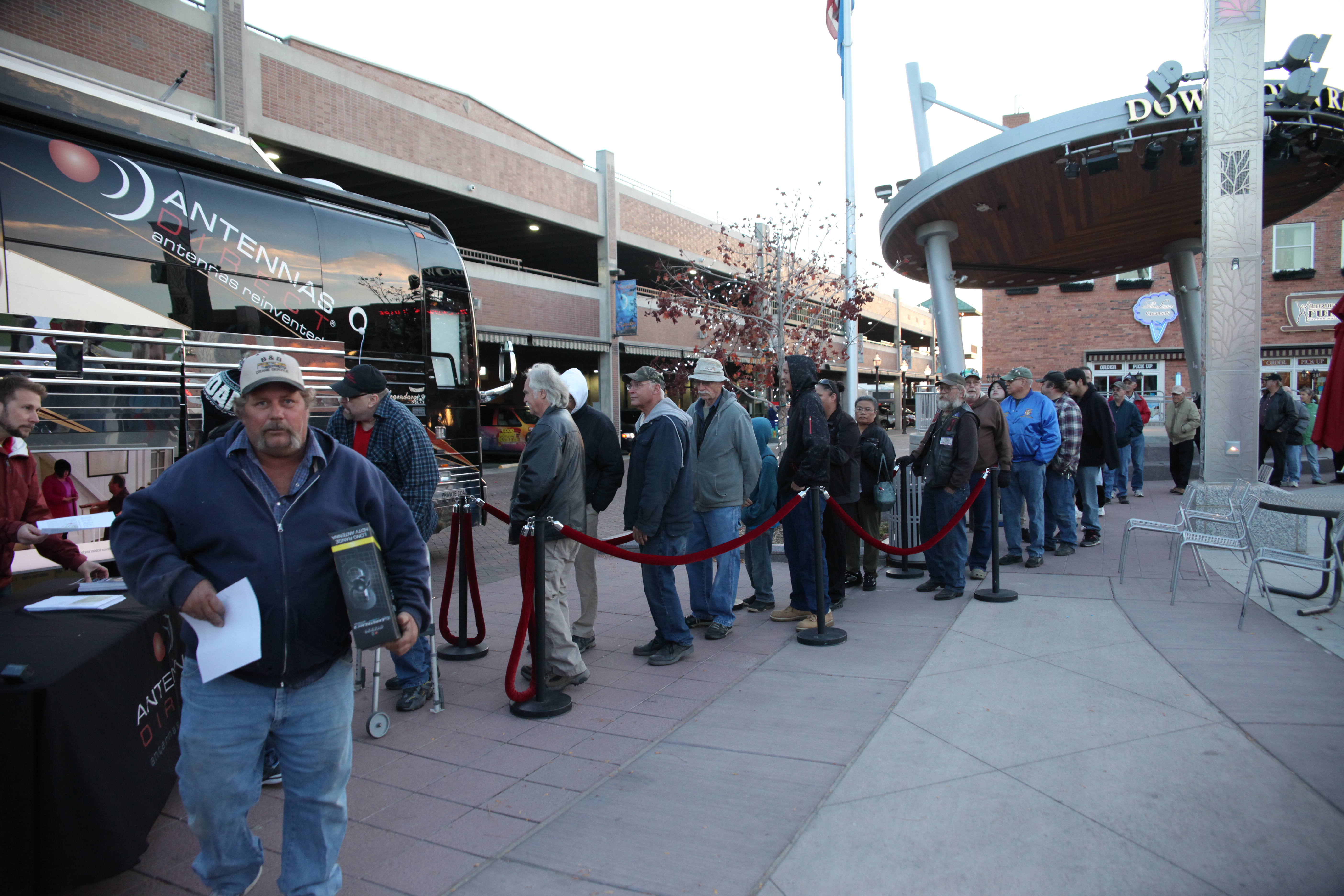 Results image of line for free antennas AD TV liberation bus tour