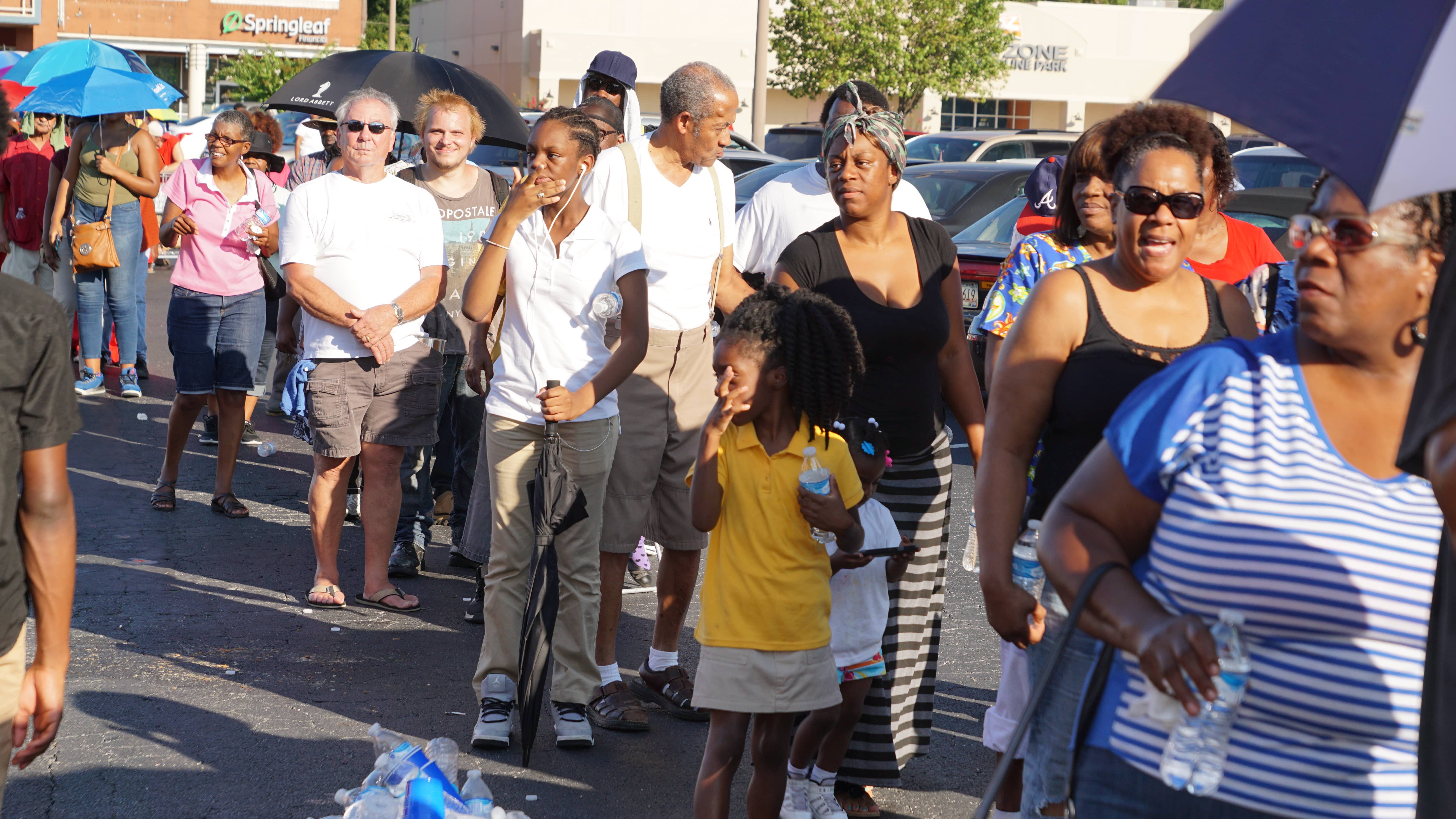 Results image of people waiting in line for antennas in Macon Georgia